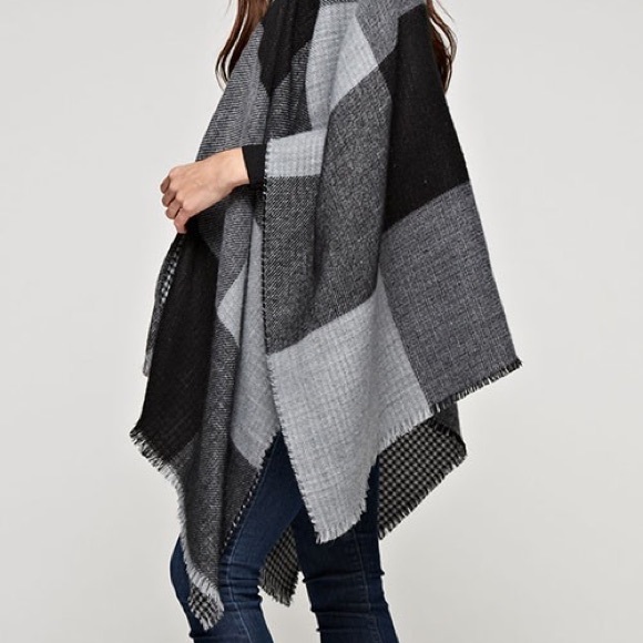 Reversible Gray Color Block Herringbone Poncho - Picture 4 of 7
